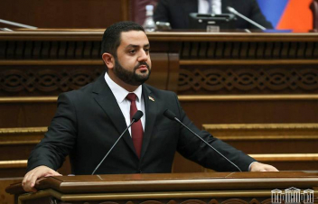 Սահմանն ու Երևանը 2 տարբեր Հայաստան են. Դանիելյանը գիշերն անցկացրել է դիրքերում