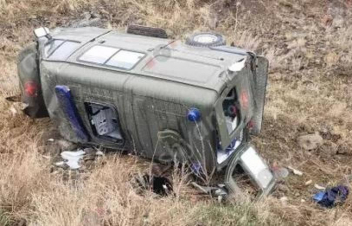 Վթարի հետևանքով ՊՆ զորամասի սանիտարական մեքենան ու բեռնատարը ձորն են ընկել