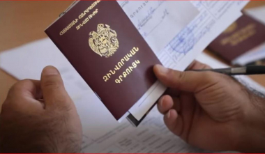 Զորակոչից տարկետման համար 11 հազար դոլար կաշառքի կասկածանքով ձերբակալվել են ՊՆ պաշտոնյան ու նրան կաշառք տված անձը