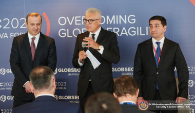 Արմեն Գրիգորյանը Հաջիևի հետ քննարկել է սահմանազատման, տարածաշրջանային կապուղիների ապաշրջափակման հարցերը