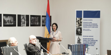 Ժաննա Անդրեասյանը պետական պարգև է հանձնել սփյուռքահայ մտավորականներ Արա Քեթիբյանին և Մխիթարյան միաբանության միաբան Հայր Վահան ծայրագույն վարդապետ Օհանյանին