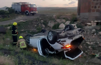 Երևան-Գյումրի ճանապարհին ավտոմեքենա է շրջվել. վարորդը հոսպիտալացվել է