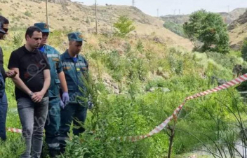Նոր Հաճնի կամրջի տակ տղամարդու դի է հայտնաբերվել, կամրջի վրա էլ, ըստ տեղեկությունների, նրա կայանած մեքենան