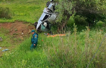 Ջերմուկի եկեղեցու մոտակայքում մեքենան բախվել է ծառին․ կան տուժածներ և մեկ զոհ