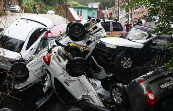 Հորդառատ անձրևների հետևանքում Սոչիում հեղեղումներ են. ջուրը քշել է մեքենաներ, արգելված է ծովափնյա հանգիստը