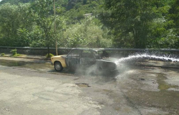 Ալավերդիում մեքենա է այրվել. վարորդի վիճակը ծանր է