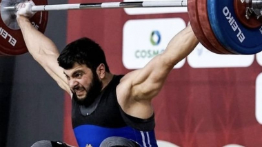 Գարիկ Կարապետյանը հաղթել և աշխարհի ռեկորդ է սահմանել ծանրամարտի՝ մինչև 23 տարեկանների ԵԱ-ում