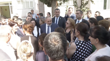 Փաշինյանը Մեղրիում այցելել է հիմնանորոգված մանկապարտեզ և ԼՈՖԹ կենտրոն