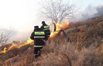 Յաղդան գյուղի սկզբնամասում այրվել է 10 հա խոտածածկույթ և 10 հա հնձած ցորենի արտ