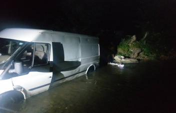 Քաղաքացին «Ֆորդ տրանզիտ» մակնիշի ավտոմեքենայով փորձել է անցնել Աղստև գետը և արգելափակվել է