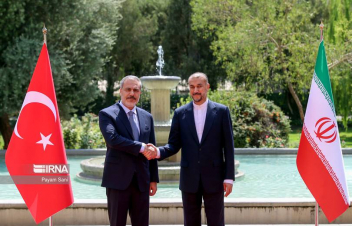 Թեհրանում հանդիպել են Իրանի և Թուրքիայի ԱԳ նախարարները