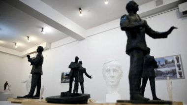 Երևանի ավագանու առաջիկա նիստին կներկայացվի նախագիծ՝ Ազնավուրի անվան հրապարակում վերջինիս արձանը տեղադրելու առաջարկով