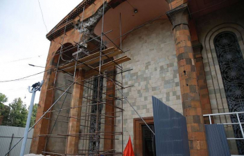 «Հայրենիք» կինոթատրոնի սյունը վերջապես վերականգնվել է. Տիգրան Ավինյան