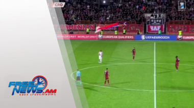 Արցախի դրոշը սավառնում է Հանրապետական ստադիոնով մեկ՝ Հայաստան-Խորվաթիա խաղի ժամանակ