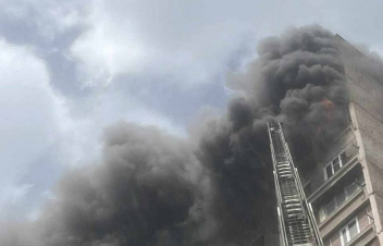 «Բիս 1» աստիճանի հրդեհ՝ Երևանի Աթոյան փողոցի շենքերից մեկում