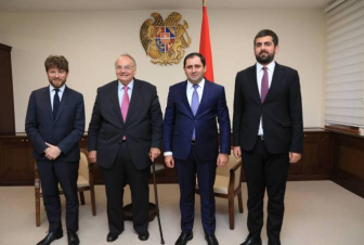 ՀՀ ՊՆ ղեկավարը Ֆրանսիայի ԱԺ հանձնաժողովի նախագահին է ներկայացրել իրավիճակը հայ-ադրբեջանական սահմանին