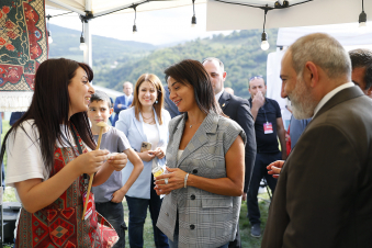 Նիկոլ Փաշինյանն ու Աննա Հակոբյանը Դեբետում մասնակցել են նոր հյուրանոցի, Արվեստի, արհեստի և երաժշտության փառատոնի բացմանը