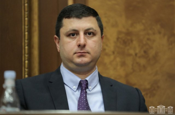 Արցախի պաշտպանության բանակը ծանր մարտեր է մղում ճակատի տարբեր ուղղություններով. Տիգրան Աբրահամյան