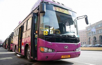 Երևանի քաղաքապետարանի ավտոբուսները մեկնել են Կոռնիձոր՝ ԼՂ-ից բռնի տեղահանված անձանց տեղափոխելու համար