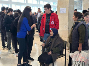 Անահիտ Մանասյանը գիշերվա ընթացքում հանդիպել է ԼՂ-ից բռնի տեղահանված անձանց հետ