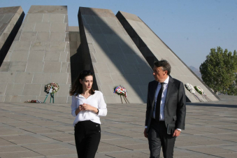 ՀՀ-ում Բելգիայի նորանշանակ դեսպան Էրիկ դե Մույնքն այցելել է Հայոց ցեղասպանության հուշահամալիր