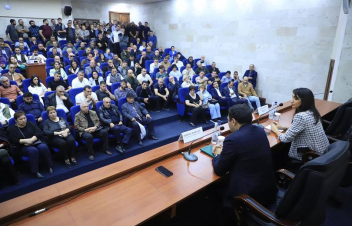 ԼՂ-ից բռնի տեղահանված գործարարներն էկոնոմիկայի նախարարությունում ծանոթացել են իրենց համար մշակված շահավետ պայմաններին