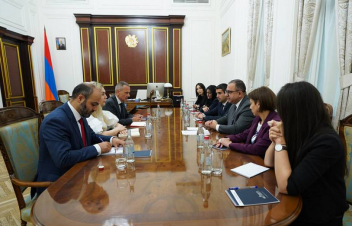 Տիգրան Խաչատրյանը ԿԽՄԿ պատասխանատուների հետ քննարկել է ԼՂ-ի բռնի տեղահանման հետևանքով ձևավորված հումանիտար իրավիճակը