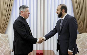 Արարատ Միրզոյանին է փոխանցվել սուրբ Գրիգոր Մեծի պապական շքանշանը