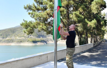 Ալիևը Սարսանգի ջրամբարի տարածքում բարձրացրել է Ադրբեջանի դրոշը