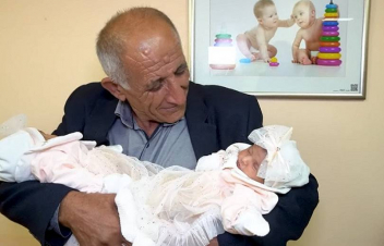 44-օրյա պատերազմում անմահացած Լևոն Մարտիրոսյանի ծնողները զույգ աղջիկ են ունեցել