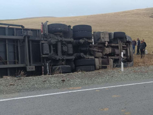Բավրա-Գյումրի ավտոճանապարհին բեռնատարը շրջվել է. կա տուժած