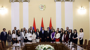 Ալեն Սիմոնյանը հանդիպել է «Խորհրդարանական երիտասարդ մասնագետների ծրագրի» մասնակիցների հետ