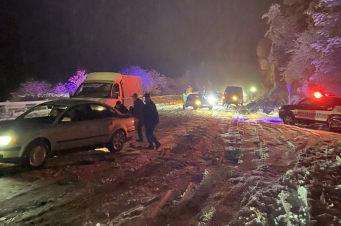 Ձյան հետևանքով ՀՀ որոշ ավտոճանապարհներին ավտոմեքենաներ են արգելափակվել