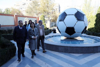 Սպորտում կանանց ներգրավվածության բարձրացումը ռազմավարական խնդիր է. ԿԳՄՍ նախարարը՝ ֆուտբոլի «Ուրարտու» աղջիկների թիմերին