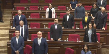 Պատգամավորները 1 րոպե լռությամբ հարգեցին 1988թ․ երկրաշարժի զոհերի հիշատակը