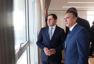 Սուրեն Պապիկյանը Կիպրոսի պաշտպանության նախարարին ներկայացրել է «Խաղաղության խաչմերուկ» նախագիծը