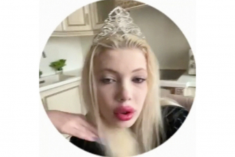 Խուլիգանության համար մեղադրվող Յուլիա Ֆինեսը ցատկել է քննչականի զուգարանի պատուհանից, ընկել ցանցե տանիքին