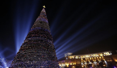 Երևանում ամանորյա տոնական ձևավորման աշխատանքները շարունակվում են