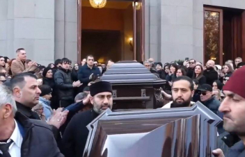 Արա Մարտիրոսյանին ճանապարհեցին ծափերի և նրա «Հերիք է սիրտ» երգի հնչյունների ներքո