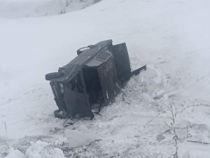 Երևան-Սևան ավտոճանապարհին ավտոմեքենան դուրս է եկել ճանապարհի երթևեկելի հատվածից, բախվել ճամփեզրի արգելապատնեշին և գլորվել ձորը