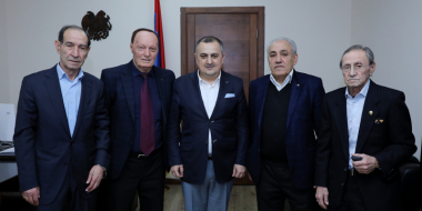 «Արարատ-73»-ը մեզ համար հաղթանակի հոմանիշ է. Կարեն Գիլոյանն ընդունել է լեգենդար ֆուտբոլիստներին