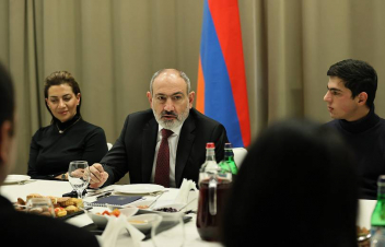 Վարչապետը Ջերմուկում հանդիպել է 44-օրյա պատերազմում հաշմանդամություն ձեռք բերած մի խումբ տղաների հետ