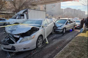 Շղթայական ավտովթար՝ Երևանում․ վարորդներից մեկը ՊՆ-ի ծառայող է, մյուսը՝ ոստիկանության․ վիրավոր կա