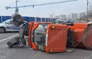 Փոշեկուլ-ավտոմեքենան մաքրման աշխատանքներ կատարելիս կողաշրջվել է