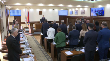 Երևանի ավագանու անդամները 1 րոպե լռությամբ հարգեցին Ներքին Հանդի հատվածում զոհվածների հիշատակը