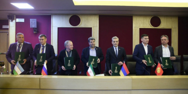 Դանիել Դանիելյանը «Ֆաջր» 42-րդ միջազգային կինոփառատոնի շրջանակում մի շարք հանդիպումներ է ունեցել