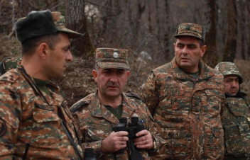 ԶՈՒ ԳՇ պետն այցելել է հարավարևելյան և հարավարևմտյան սահմանագոտիների զորամասեր