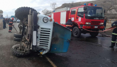 Վանաձոր-Սպիտակ ավտոճանապարհին բախվել են մարդատար և բենզատար ավտոմեքենաները