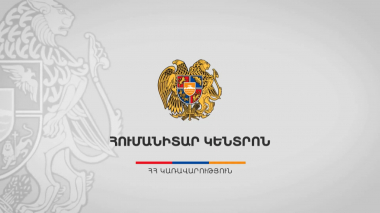 Դավիթ Խաչատրյանը և Զարուհի Մանուչարյանը ներկայացնում են «Հումանիտար կենտրոն»-ի աշխատանքները