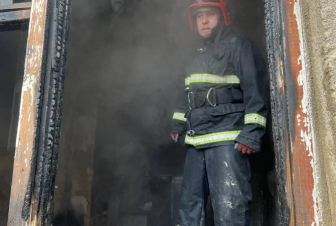 Հրդեհ Գյումրի քաղաքում, փրկարարները 2-րդ հարկի բնակարաններից մեկի պատուհանից տարհանել են երեք ամսական երեխայի